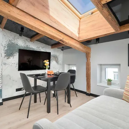 Апартаменти Modern Attic Apartment With Air Conditioning Lodz Orla 21 By Heyrent