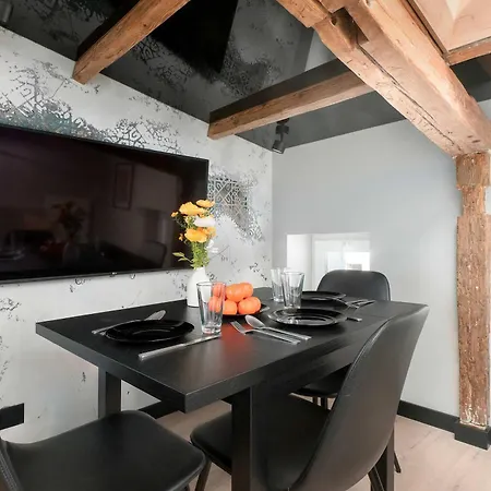 Апартаменти Modern Attic Apartment With Air Conditioning Lodz Orla 21 By Heyrent