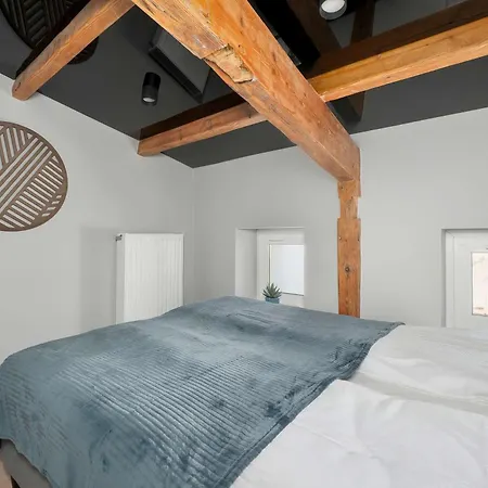 Апартаменти Modern Attic Apartment With Air Conditioning Lodz Orla 21 By Heyrent *