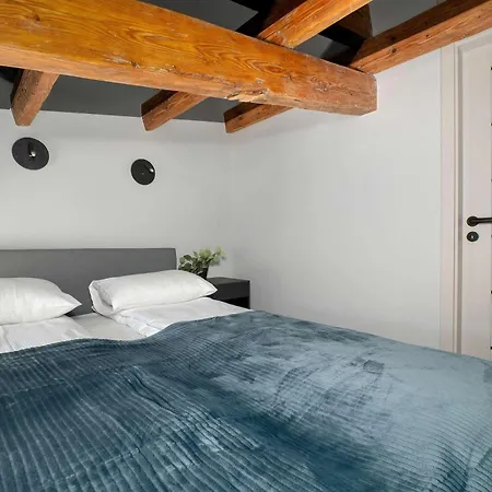 Апартаменти Modern Attic Apartment With Air Conditioning Lodz Orla 21 By Heyrent